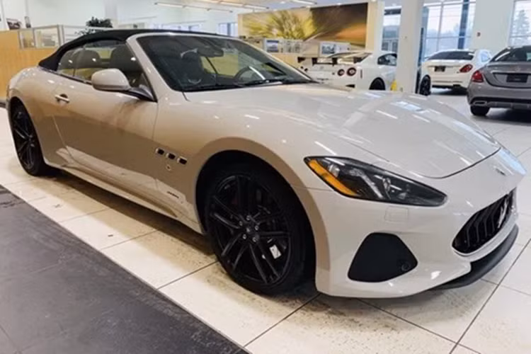 Maserati GranCabrio Sport 2018 được trang bị động cơ V8, dung tích 4.7 lít, sản sinh công suất tối đa 460 mã lực tại vòng tua máy 7.000 vòng/phút và mô-men xoắn cực đại 520 Nm tại vòng tua máy 4.750 vòng/phút.