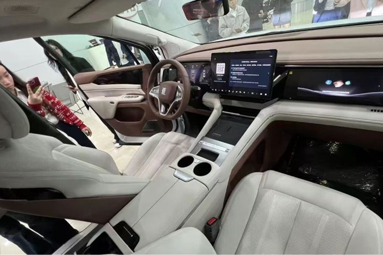 Mẫu xe MPV BYD Xia 2025 này sở hữu kích thước khá đồ sộ với các số đo dài x rộng x cao lần lượt là 5.145 x 1.970 x 1.805 mm, chiều dài cơ sở 3.045 mm.