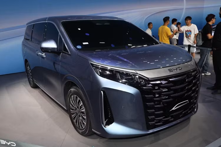 BYD Xia được trang bị hệ thống plug-in hybrid với động cơ xăng 1.5L tăng áp cho công suất 154 mã lực và mô-tơ điện có công suất 268 mã lực. Đi kèm với đó là bộ pin dung lượng 20,4 kWh hoặc 36,6 kWh, cung cấp khả năng di chuyển tối đa 100 km hoặc 180 km ở chế độ thuần điện (theo tiêu chuẩn CLTC).