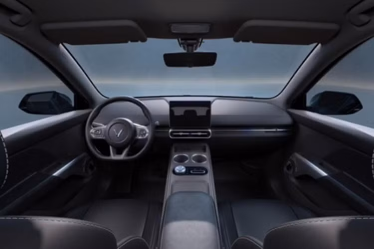 Về thiết kế, Limo Green được trang bị hệ thống đèn LED hoàn toàn, từ đèn pha, đèn hậu cho đến đèn định vị ban ngày. Đèn chiếu sáng có thể chỉnh được độ cao, giúp cải thiện tầm nhìn khi di chuyển trong các điều kiện thời tiết khác nhau. Xe được trang bị bộ mâm 18 inch, kết hợp với phanh đĩa trên cả bốn bánh. Gương chiếu hậu có thể chỉnh điện nhưng chưa có tính năng gập điện.