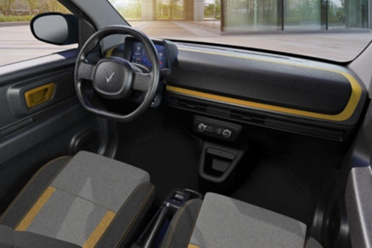 Về nội thất, bên trong khoang cabin của xe Vinfast Minio Green nổi bật với màn hình đa thông tin sau vô-lăng, âm thanh 2 loa, giải trí có đài radio, điều hòa lạnh chỉnh tay, ghế lái chỉnh tay 4 hướng, ghế ngồi bọc nỉ. Cung cấp sức mạnh cho Minio Green là động cơ điện cho công suất 26,8 mã lực và mô-men xoắn 65 Nm.