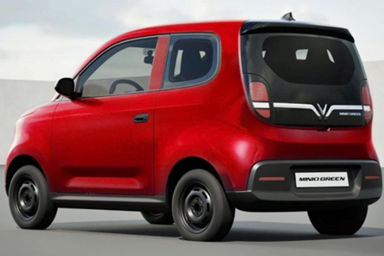 Xe có phạm vi hoạt động là 170 km sau khi đầy pin và tốc độ tối đa đạt 80 km/h. Động cơ kết hợp cùng hệ dẫn động cầu sau. Hệ thống treo Macpherson cả trước và sau. Xe có 2 chế độ lái Eco/Normal. Về an toàn, Minio Green được trang bị các tính năng cơ bản như ABS, kiểm soát lực kéo và túi khí cho người lái.