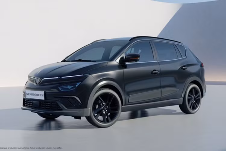  Nerio Green: Giá 668 triệu đồng Nerio Green là mẫu xe được phát triển từ VF e34, với giá bán 668 triệu đồng. Xe có trang bị gần như giống hệt VF e34, không có thay đổi đáng kể về thiết kế cũng như các tính năng. Các mẫu xe thuộc dòng Green được VinFast thiết kế đặc biệt hướng tới khách hàng mua xe để chạy dịch vụ, vì thế hãng cũng tung ra nhiều chính sách ưu đãi nhằm hỗ trợ tối đa cho khách hàng.