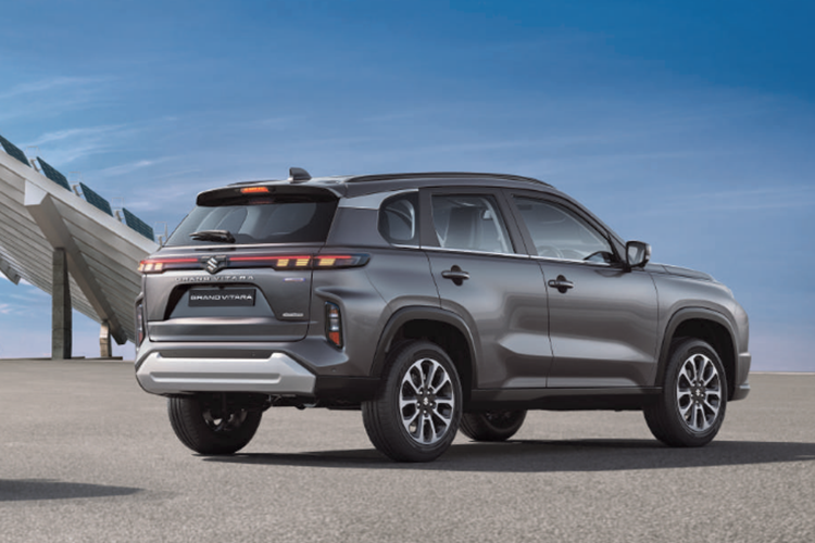 Tổng công suất hệ thống đạt 115 mã lực. Đây là cấu hình tương tự từng xuất hiện trên Toyota Yaris Cross hay Corolla Cross Hybrid và được đánh giá cao về khả năng tiết kiệm nhiên liệu cũng như vận hành mượt mà.