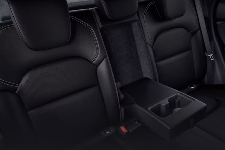 Maruti Suzuki cung cấp Grand Vitara 2025 hai tùy chọn hệ truyền động hybrid. Biến thể đầu tiên sử dụng động cơ mild-hybrid 1.5L hút khí tự nhiên, sản sinh công suất 103 mã lực, tương tự các mẫu xe như Suzuki XL7, Ertiga hay Swift tại Đông Nam Á.