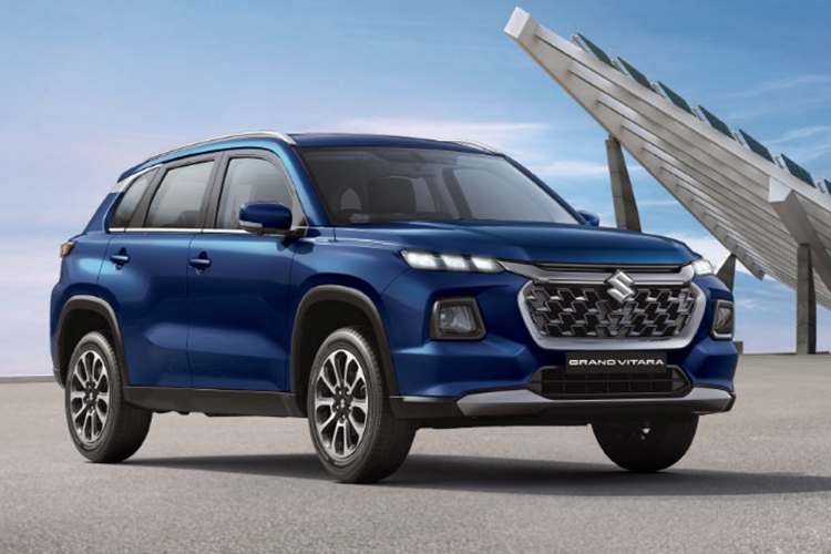 Dù vẫn giữ kích thước 17 inch, bộ mâm mới có tạo hình dạng cánh quạt lấy cảm hứng từ phi cơ, giúp tăng tính nhận diện và cải thiện thẩm mỹ tổng thể. So với ngoại thất, khoang cabin của Grand Vitara 2025 được nâng cấp đáng kể, đặc biệt trên các phiên bản Zeta và Alpha.