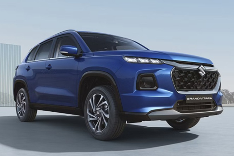 Theo đó, Suzuki Grand Vitara 2025 mới sẽ được phân phối với 4 phiên bản: Sigma, Delta, Zeta và Alpha, cùng giá bán khởi điểm từ 1,142 triệu rupee (tương đương khoảng 342 triệu đồng). Ngoại hình của Grand Vitara 2025 về cơ bản không thay đổi so với bản tiền nhiệm.