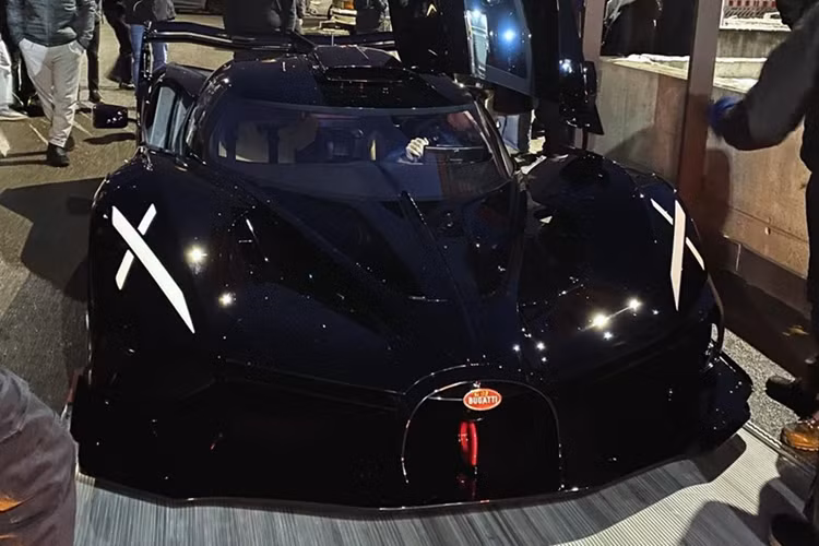 Đặc biệt hơn, bên cạnh chiếc Bugatti Bolide đầu tiên được bàn giao ở Texas (Mỹ), chiếc Bugatti Bolide thứ 2 đã bất ngờ có mặt tại Munich (Đức).