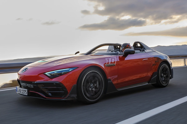 Xe cũng được bổ sung chức năng đánh lái bánh sau giúp tối ưu khả năng vận hành trên mọi dải tốc độ. Mercedes-AMG PureSpeed đã chính thức xuất hiện tại chặng đua F1 Abu Dhabi Grand Prix 2024. Mức giá của mẫu siêu xe giới hạn 250 chiếc này không được tiết lộ.