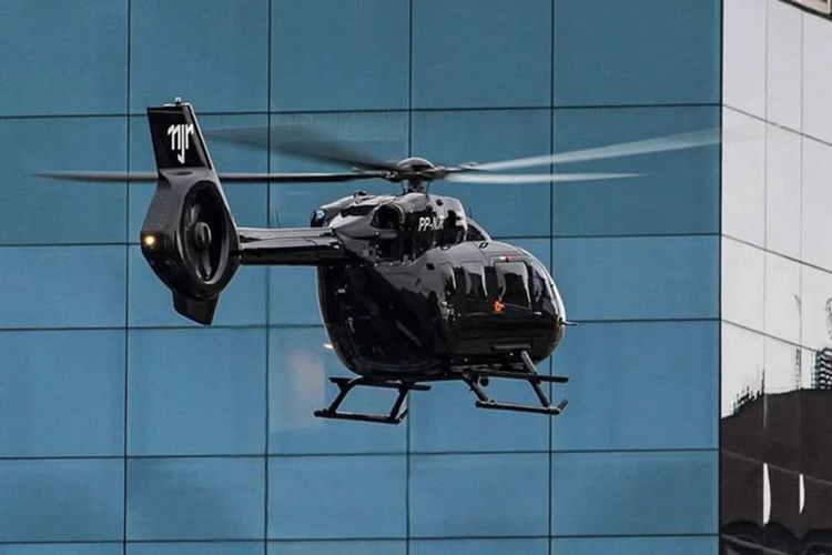 Được biết, chiếc trực thăng H-145 của cầu thủ Neymar tậu vào năm 2019 với giá khoảng 10,3 triệu USD. Ở thời điểm mua, chiếc trực thăng còn có giá đắt đỏ hơn cả căn biệt thự gia đình anh sinh sống.