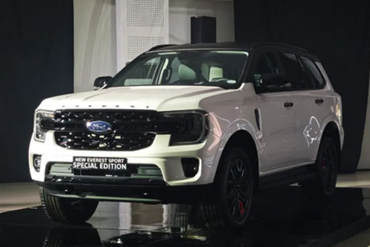 Mẫu xe này sử dụng chung động cơ diesel 2.0L tăng áp đơn như Everest, nhưng có lợi thế hơn khi được cung cấp cả hai tùy chọn dẫn động: cầu sau (4x2) và 2 cầu (4x4), phù hợp với nhiều nhu cầu sử dụng từ đô thị đến địa hình phức tạp.