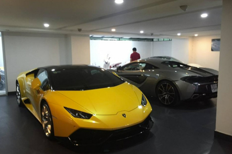 Siêu xe Lamborghini Gallardo được sản xuất từ năm 2004 và được trang bị động cơ V10, dung tích 5.0 lít, sản sinh công suất tối đa 493 mã lực và mô-men xoắn cực đại 510 Nm. "Siêu bò" Lamborghini Gallardo có khả năng tăng tốc từ vị trí xuất phát lên 100 km/h trong 4 giây trước khi đạt tốc độ tối đa 309 km/h.