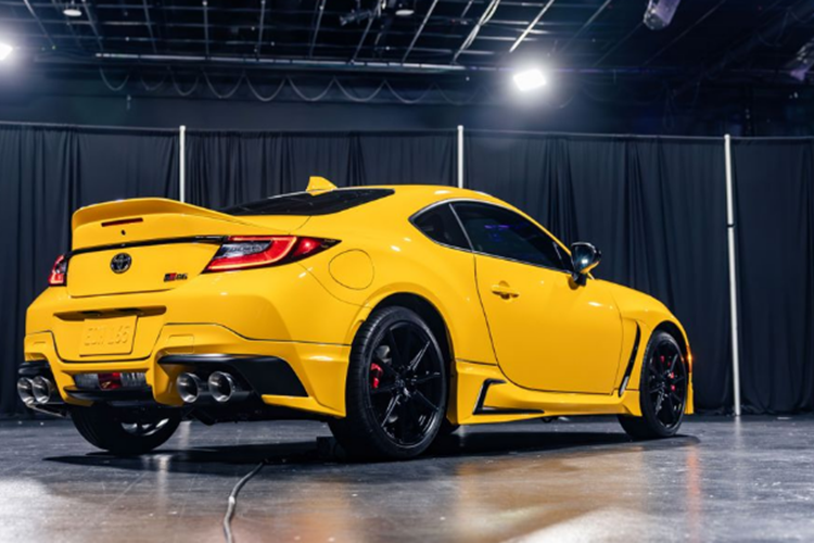 Toyota cũng tặng một năm thành viên miễn phí NASA (Hiệp hội Thể thao Xe Quốc Gia), giúp chủ xe GR trải nghiệm lái xe hiệu suất cao trong môi trường đường đua an toàn. Thành viên sẽ được tham gia một sự kiện lái thử tốc độ cao (HPDE) miễn phí và được giảm giá các sự kiện khác do NASA tổ chức.