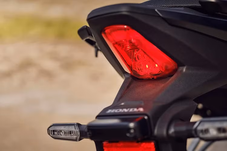 Honda Nhật Bản cho biết hãng dự kiến phân phối 1.000 chiếc NX400 mỗi năm tại quê nhà.