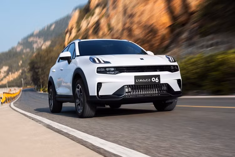 Lynk & Co 06 tu 690 trieu ve Viet Nam bi cat trang bi?