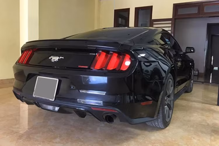 Chưa hết, ngoài 4 chế độ lái quen thuộc như bình thường, trơn trượt, đường tuyết và thể thao tương tự như phiên bản trước, Ford Mustang đời 2015 còn được trang bị thêm 2 chế độ lái Drag Strip và My Mode.