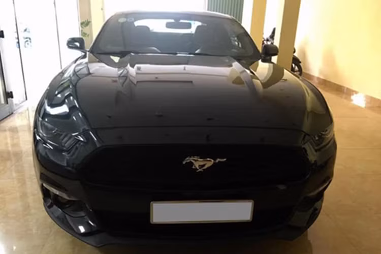 "Trái tim" này trên Ford Mustang 2015 sản sinh ra công suất tối đa 310 mã lực và mô-men xoắn cực đại 474 Nm. Điểm thay đổi trên Mustang 2015 chính là việc động cơ sẽ kết hợp cùng với hộp số tự động 10 cấp mới, thay cho loại tự động 6 tốc độ như các phiên bản đời trước.