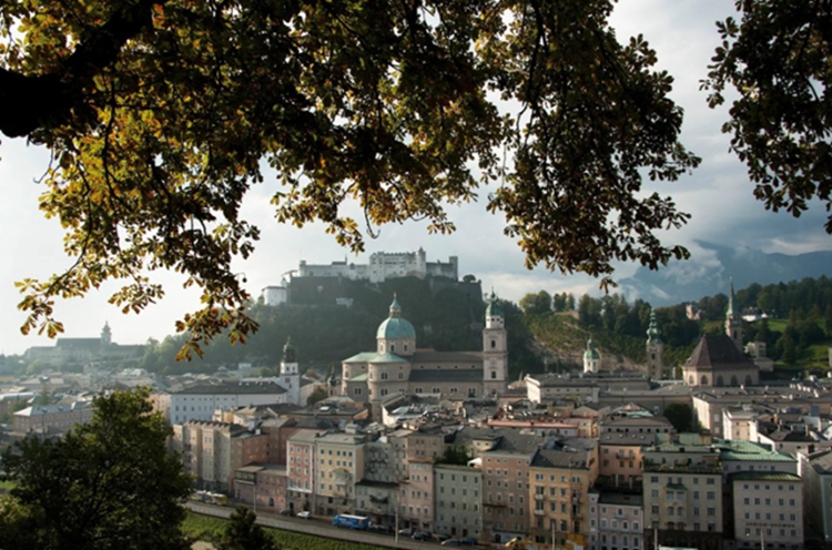 Nguoi thua ke Porsche xay ham 294 ty xuyen nui vao gara oto rieng-Hinh-3