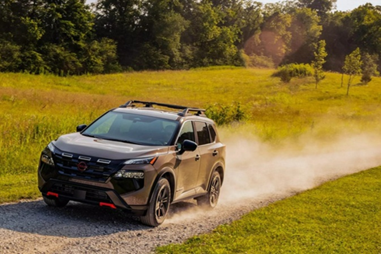 Theo kế hoạch, mẫu xe SUV Nissan X-Trail mới sẽ ra mắt toàn cầu vào năm 2027. Dự kiến, xe sẽ được bổ sung bản hybrid sạc điện PHEV giúp tiết kiệm nhiên liệu hơn so với bản hybrid bổ trợ e-Power hiện tại.