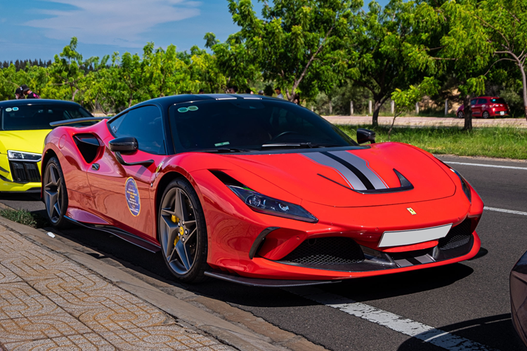 Cụ thể, để tạo nên sự cá biệt cho chiếc siêu xe Ferrari F8 Tributo này, chủ nhân đã trang bị bộ body kit độ Novitec rất đình đám.