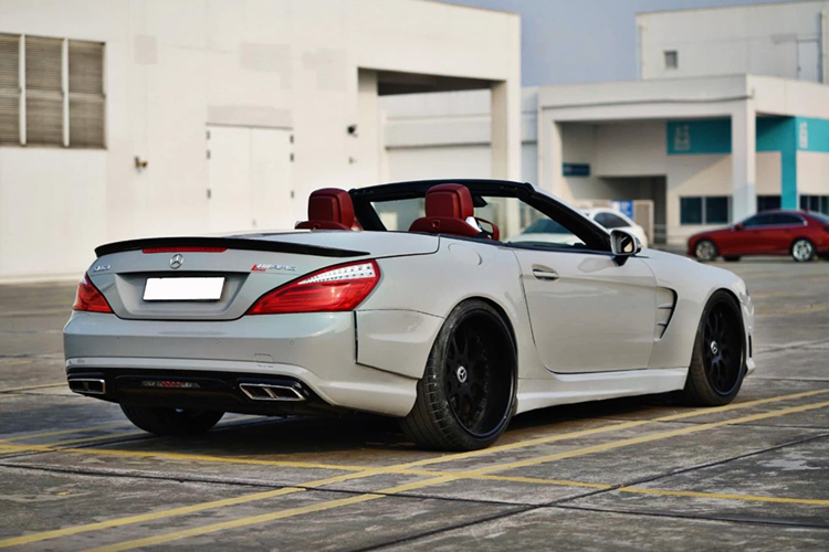 Dù mức giá có phần cao so với mặt bằng chung nhưng với sự hiếm hoi và giá trị sưu tầm, chiếc SL 350 2014 vẫn là một lựa chọn đáng cân nhắc cho những tín đồ đam mê dòng xe mui trần hiệu suất cao.