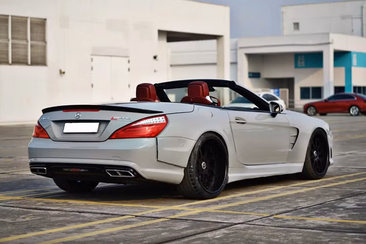 Dù mức giá có phần cao so với mặt bằng chung nhưng với sự hiếm hoi và giá trị sưu tầm, chiếc SL 350 2014 vẫn là một lựa chọn đáng cân nhắc cho những tín đồ đam mê dòng xe mui trần hiệu suất cao.