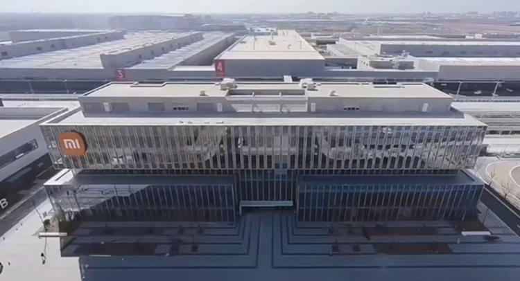 Xiaomi mo tour tham quan nha may oto, gia ve toi 7 trieu dong