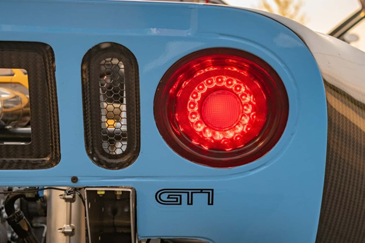 Lynx Motors thực hiện 28 xe Lynx GT1 với hai biến thể Gulf và Eau Rouge. Đối với khối động cơ Roush V8 tăng áp kép sản sinh công suất 1.500 mã lực, những phiên bản GT1 này không hợp pháp trên đường và được chế tạo thủ công ở Zionsville, Indiana tại Graham Rahal Performance.