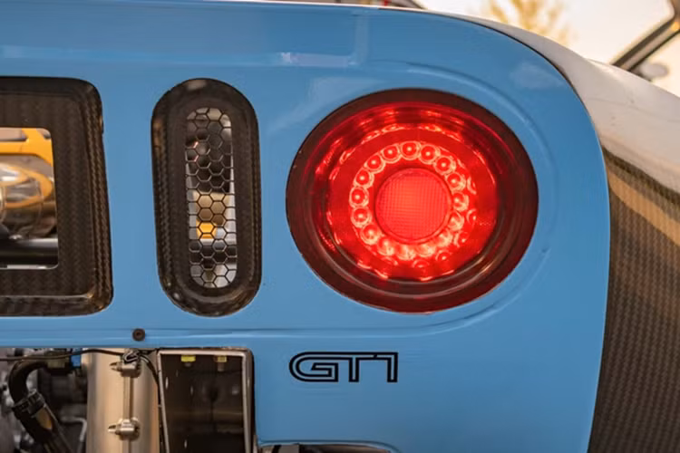 Lynx Motors thực hiện 28 xe Lynx GT1 với hai biến thể Gulf và Eau Rouge. Đối với khối động cơ Roush V8 tăng áp kép sản sinh công suất 1.500 mã lực, những phiên bản GT1 này không hợp pháp trên đường và được chế tạo thủ công ở Zionsville, Indiana tại Graham Rahal Performance.