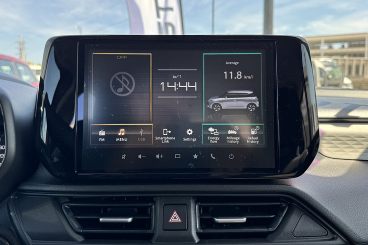 Sở hữu mức giá khá cao so với thế hệ cũ nhưng lại ít trang bị hơn so với các đối thủ, Suzuki Swift không được khách hàng trong nước ưa chuộng.