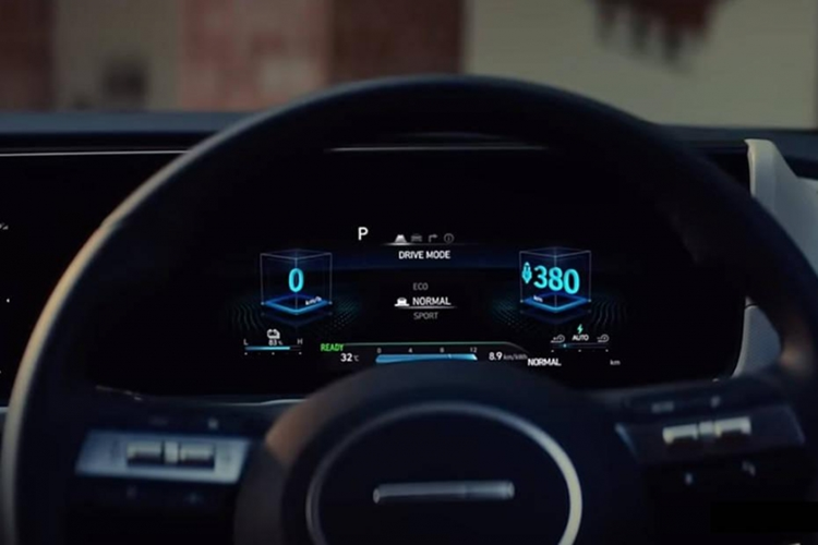 Cùng với đó, Hyundai Creta điện dự kiến sẽ có một danh sách dài các tính năng hỗ trợ người lái như chìa khóa kỹ thuật số, ADAS Cấp độ 2, sáu túi khí, camera 360 độ, hệ thống giám sát áp suất lốp, kiểm soát hỗ trợ khởi hành ngang dốc, kiểm soát ổn định điện tử, cảm biến đỗ xe phía trước và nhiều tính năng khác.