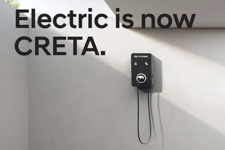 Bên trong cabin, thiết kế của Hyundai Creta EV lấy cảm hứng từ Ioniq 5. Theo đó, xe sẽ đi kèm với cụm đồng hồ kỹ thuật số kích thước 10,25 inch và màn hình thông tin giải trí cảm ứng 10,25 inch với phần mềm và tính năng mới.