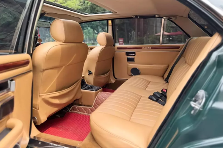 Những thay đổi so với Series II bao gồm cản cao su dày hơn và tích hợp hơn với chỉ mạ crôm trang trí ở mép trên, tay nắm cửa phẳng, kính cửa trước một mảnh không có đèn báo rẽ riêng biệt, lưới tản nhiệt chỉ có cánh dọc, đèn lùi được chuyển từ bệ cốp xe sang cụm đèn hậu lớn hơn và đường viền mái được sửa đổi với khung cửa hẹp hơn và diện tích kính tăng lên.