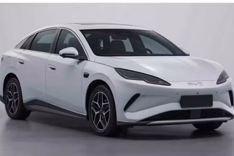 MIIT Trung Quốc mới đây đã tiết lộ rằng mẫu xe điện sắp ra mắt Seal 06 EV của BYD có phạm vi hoạt động theo chu trình thử nghiệm CLTC của Trung Quốc là 470 km và 545 km, được cung cấp năng lượng bởi pin lithium iron phosphate Blade 46,08 kWh và 56,6 kWh.