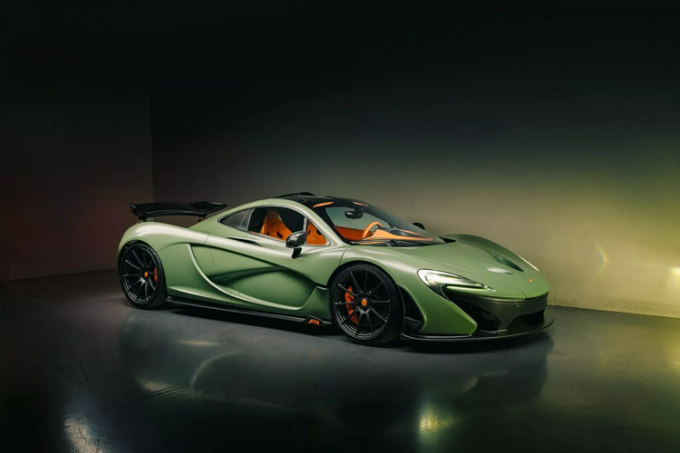 Chiếc McLaren cuối cùng tạo được tiếng vang lớn cho thương hiệu trước đó là F1 và mặc dù P1 không thể vượt qua người tiền nhiệm của mình, có thể nói rằng P1 mang ý nghĩa lớn hơn đối với McLaren khi so với Ferrari LaFerrari hay Porsche 918 Spyder.