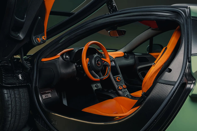 Chi tiết này dựa theo báo cáo kiểm tra do Dragon Racing tại Dubai thực hiện vào cuối năm 2024. Kể từ khi ra mắt, không có thông tin nào về lịch sử bảo dưỡng cũng như tình trạng hoàn hảo của động cơ V8 tăng áp kép và bộ pin. Ngày nay, McLaren P1 vẫn ấn tượng như khi lần đầu được giới thiệu tại Triển lãm Ô tô Geneva năm 2013