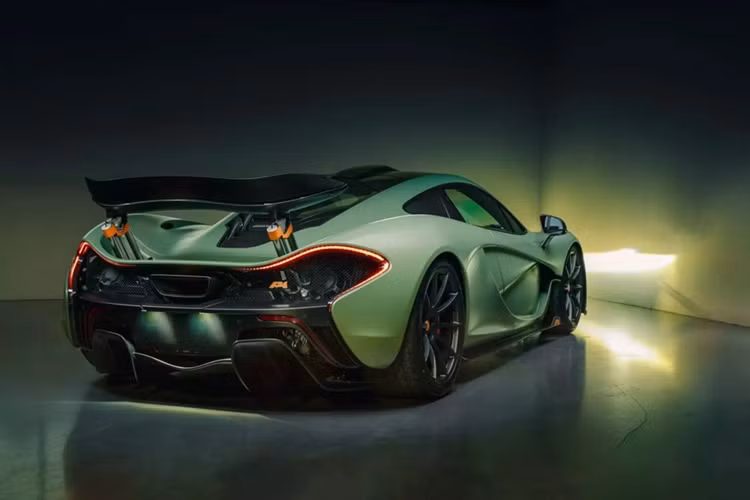 Tuy nhiên vẫn chưa rõ W1 có hiệu suất cao như người tiền nhiệm - P1 hay không nhưng dù gì thì P1 vẫn là mẫu siêu xe hiệu suất đỉnh cao. Chắc chắn McLaren P1 Satin Camo Green cực hiếm này là chiếc xe thú vị nhất xuất hiện trên thị trường trong thời gian gần đây. Về phía RM Sotheby’s, mức giá của nhà đấu giá này kỳ vọng sẽ từ 1-1,5 triệu USD.