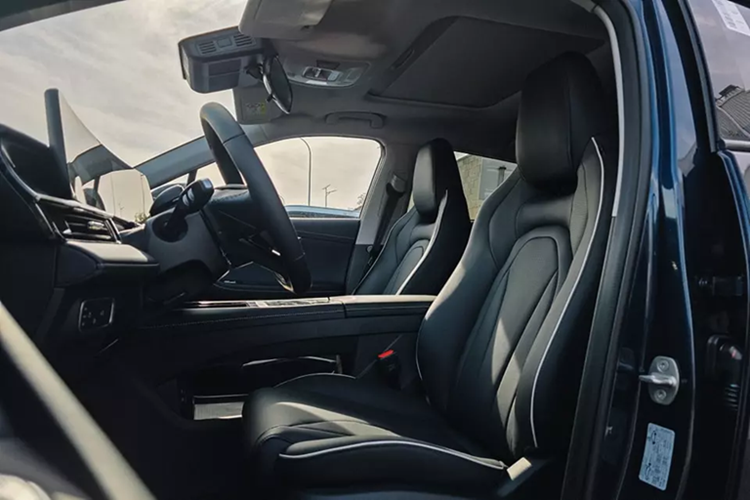 Giá xe Omoda C5 HEV 2025 vẫn chưa được công bố. Tại Việt Nam, bản cũ của mẫu SUV cỡ B này hiện đang được phân phối chính hãng với giá từ 539 - 669 triệu đồng.