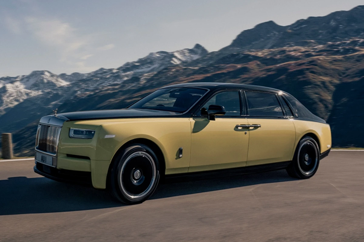 Đi kèm động cơ này là hộp số 8 cấp của ZF, hệ dẫn động cầu sau, chức năng đánh lái 4 bánh, hệ thống treo khí nén kết hợp cùng camera quét mặt đường và định vị GPS...