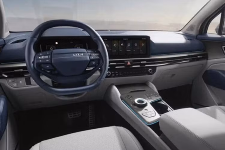 Đây không chỉ là chi tiết thẩm mỹ mà còn cải thiện hiệu quả chiếu sáng nhờ họa tiết lấy cảm hứng từ các chòm sao. Khoang cabin của Sportage 2026 cũng được làm mới với cụm màn hình kép cỡ lớn, giao diện hiện đại và trực quan hơn, lấy cảm hứng từ những mẫu xe điện mới như EV9 hay EV3.