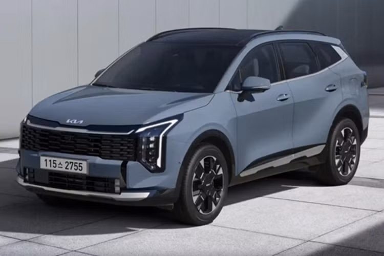 Ngoài ra, xe còn được trang bị hệ truyền động hybrid với động cơ xăng 1.6L, nhấn mạnh đến yếu tố tiết kiệm nhiên liệu và vận hành thân thiện với môi trường, điều ngày càng được quan tâm trong bối cảnh giá nhiên liệu tăng và xu hướng “xanh hóa” ngành ôtô.