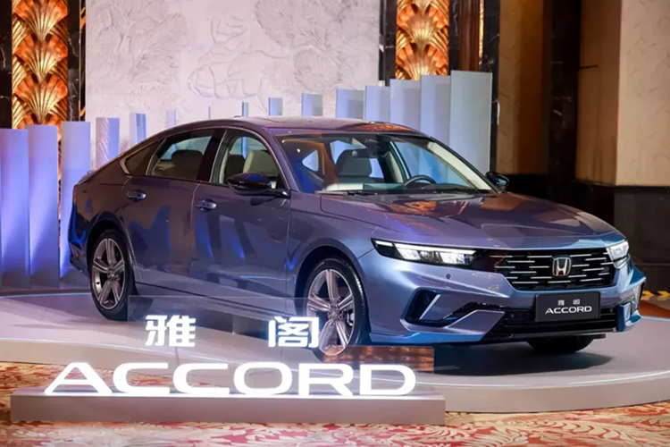  Honda Accord thế hệ mới đã chính thức trình làng ở thị trường Trung Quốc vào hồi tháng 4/2023. Tuy nhiên, vào thời điểm đó, mẫu sedan hạng D này ở thị trường ô tô lớn nhất thế giới chỉ có phiên bản plug-in hybrid (e:PHEV).