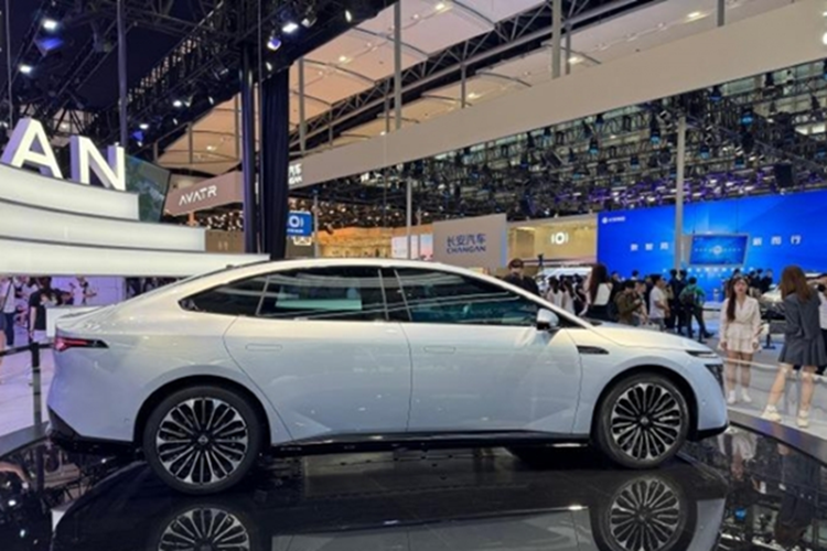 Nissan cho biết cụm pin lớn hơn cho phép xe có thể đi được 635 km sau một lần sạc đầy dựa trên tiêu chuẩn CLTC của Trung Quốc. Vào thời điểm hiện tại, hãng Nissan chỉ có kế hoạch bán N7 ở thị trường Trung Quốc. Giá xe Nissan N7 vẫn chưa được hé lộ.