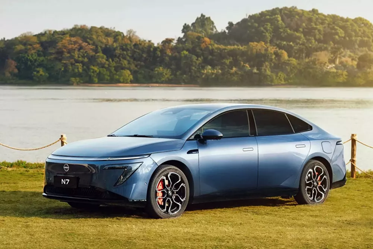 Là phiên bản thương mại của mẫu xe concept Epoch từng trình làng lần đầu tiên tại triển lãm Ô tô Bắc Kinh 2024, mẫu xe sedan Nissan N7 thuộc phân khúc hạng D. Xe sở hữu kích thước dài x rộng x cao lần lượt 4.930 x 1.895 x 1.487 mm và chiều dài cơ sở 2.915 mm.