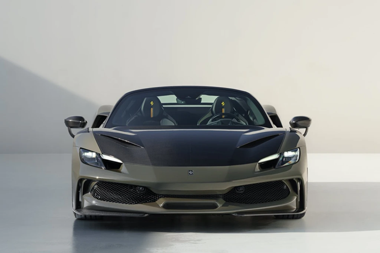 Được thiết kế cho những chủ sở hữu mong muốn tăng tốc trước khi Maranello thực hiện, gói này mang đến tư thế rộng hơn, kiểu dáng hung hăng hơn và sức mạnh lớn hơn một chút cho siêu xe plug-in hybrid Ferrari 296 GTS.