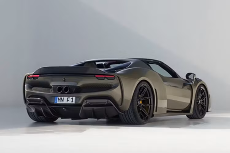 Đối với hệ thống truyền động của Ferrari 296 GTS N-Largo, Novitec đã tăng công suất của động cơ V6 2,9 lít tăng áp kép thêm 38 mã lực, giữ nguyên động cơ điện. Điều này có nghĩa là tổng công suất của động cơ plug-in hybrid của xe đã tăng lên 856 mã lực.