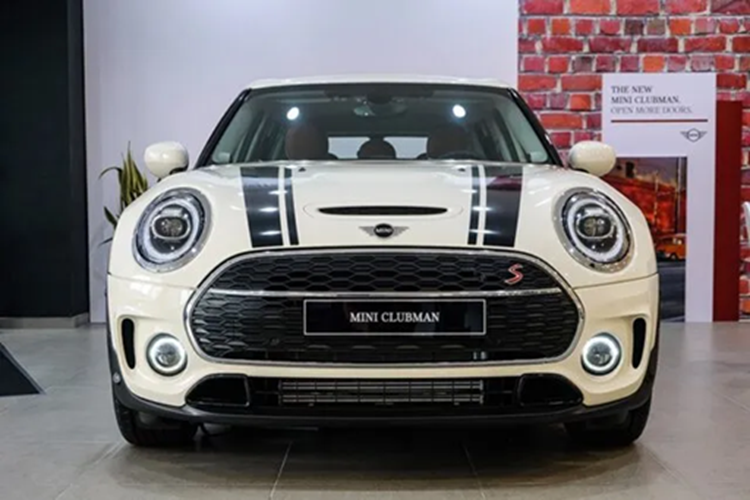 MINI Clubman còn được trang bị khối động cơ TwinPower Turbo với công suất 192 PS, mang đến sự linh hoạt cùng cảm giác lái Go-kart. Bên cạnh các ưu đãi trên, khách hàng khi sở hữu MINI Clubman dịp này cũng sẽ nhận được gói bảo hành chính hãng 5 năm, không giới hạn số km.