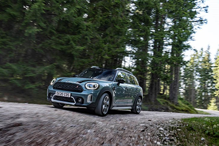 Được giới thiệu lần đầu tiên tại Triển lãm ôtô Geneva năm 2007, trải qua 2 thế hệ phát triển, MINI Clubman hạng sang cỡ nhỏ vẫn mang đến nhiều điểm khác biệt so với các dòng xe truyền thống của thương hiệu.