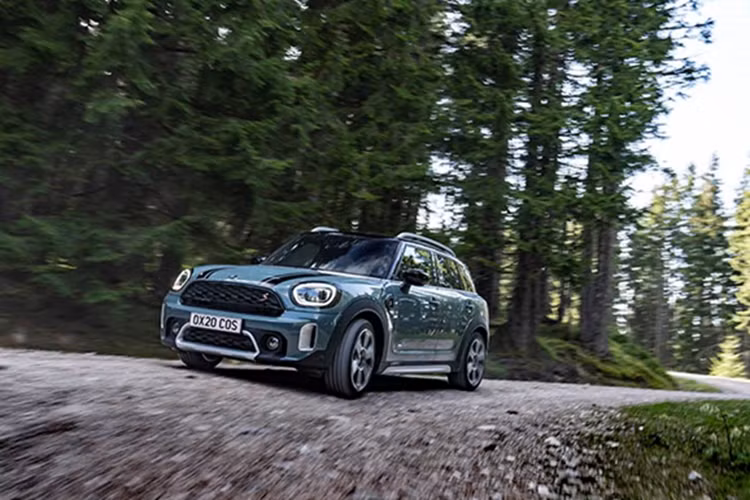 Được giới thiệu lần đầu tiên tại Triển lãm ôtô Geneva năm 2007, trải qua 2 thế hệ phát triển, MINI Clubman hạng sang cỡ nhỏ vẫn mang đến nhiều điểm khác biệt so với các dòng xe truyền thống của thương hiệu.