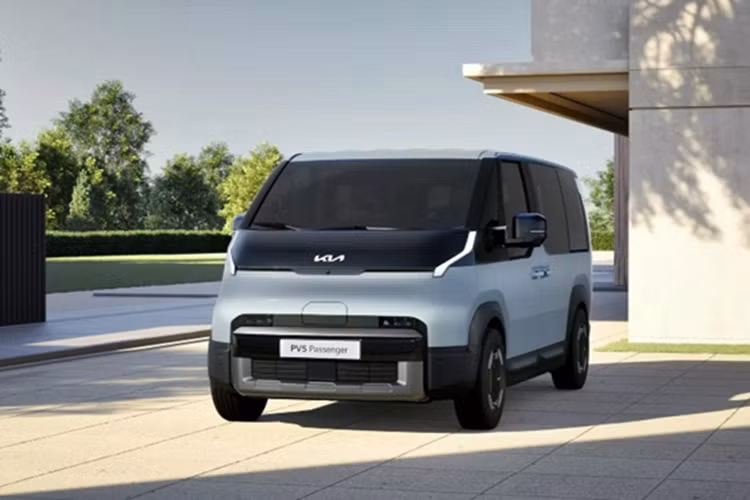Trong khi đó, bản chở đồ MPV điện Kia PV5 Cargo sẽ có 2 cấu hình khoang sau là trần cao và kéo dài, cung cấp không gian lên đến 5.100 lít. Cabin những bản này chỉ có 2 ghế trước (có thể bổ sung thêm một ghế thứ 3 ngay phía sau).